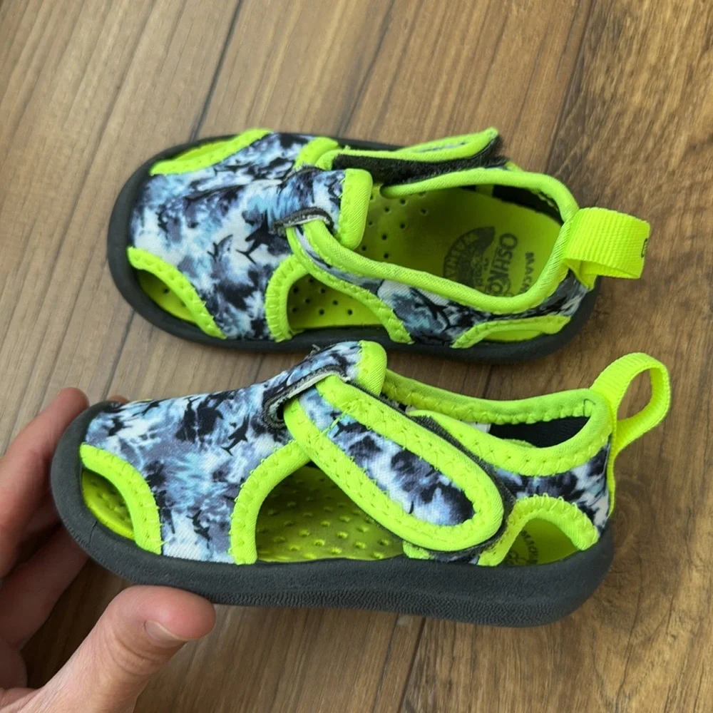 Oshkosh B’gosh baby water shoes, size 4